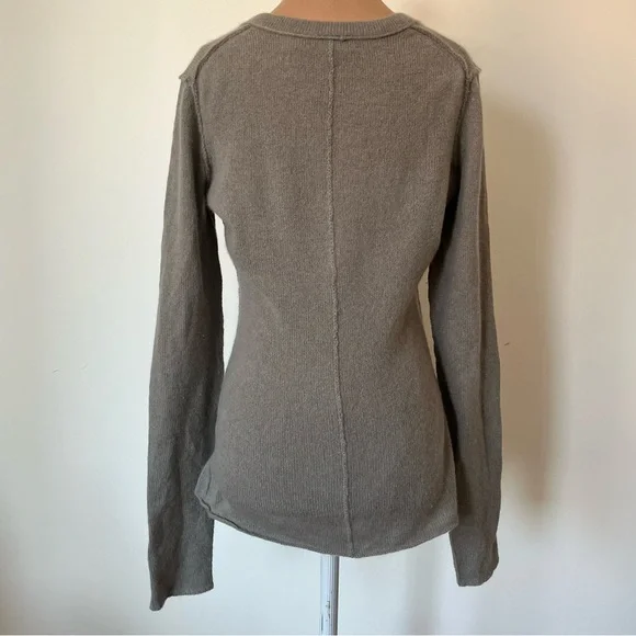 Inhabit Light Grey Cashmere Long Sleeve V-Neck Knit Pullover Sweater EUC Size M - Picture 3 of 7